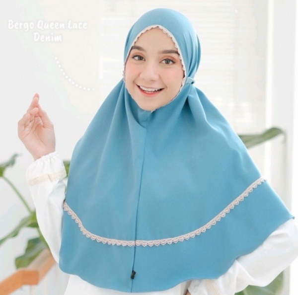 Hijab bergo dengan detail renda